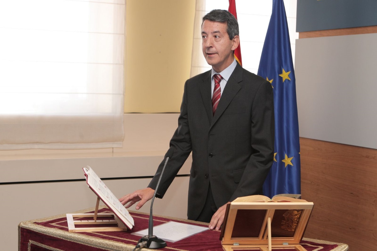 Constantino Méndez jurando el cargo como Secretario de Defensa