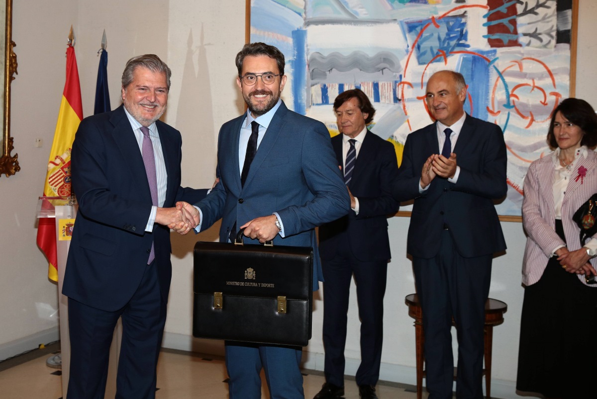 Màxim Huerta recibe la cartera de ministro de Cultura y Deporte de manos de Méndez de Vigo - CordonPress