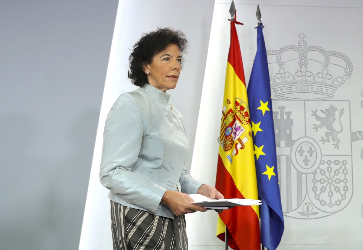 La portavoz del Ejecutivo, Isabel Celaá, momentos antes de la rueda de prensa posterior la reunión del Consejo de Ministros