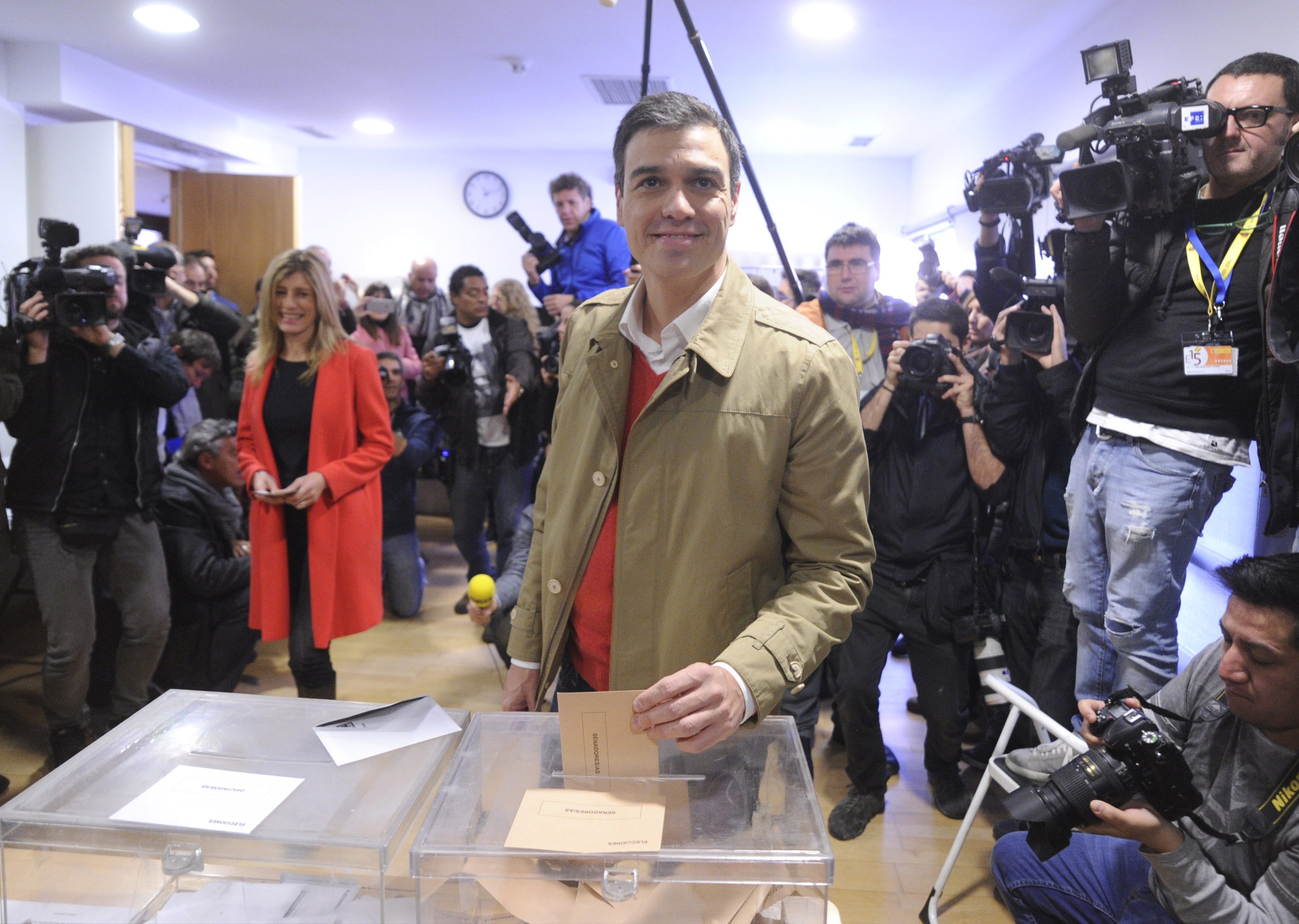 Pedro Sánchez, votando en las elecciones de 2015
