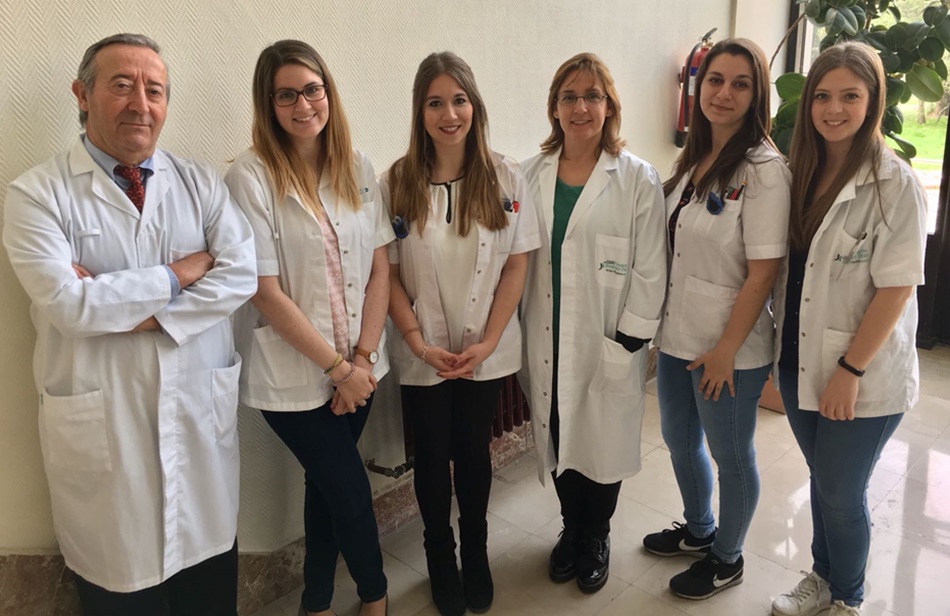 El doctor Egido, junto a las investigadoras Laura López-Sanz, Susana Bernal, Carmen Gómez-Guerrero, Luna Jiménez-Castilla y Ana Melgar. 