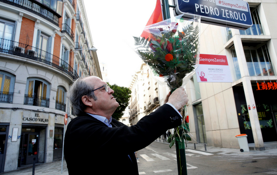 Ángel Gabilondo, durante una ofrenda floral con motivo del tercer aniversario del fallecimiento de Pedro Zerolo
