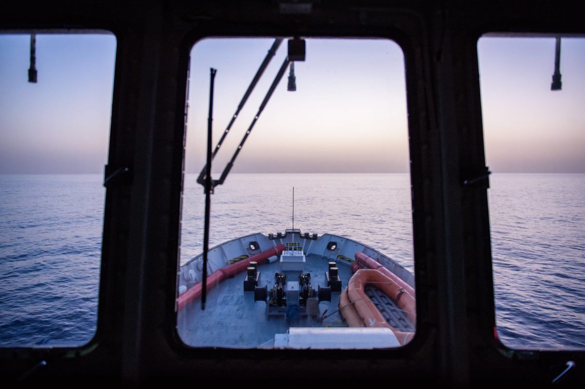 Vista desde dentro del barco Aquarius de la ONG francesa SOS Méditerranée.