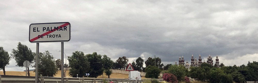 Panorámica de la basílica de El Palmar de Troya.