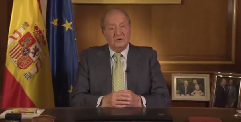 Captura del vídeo en el que el rey emérito, Juan Carlos I, abdicaba en favor de su hijo 