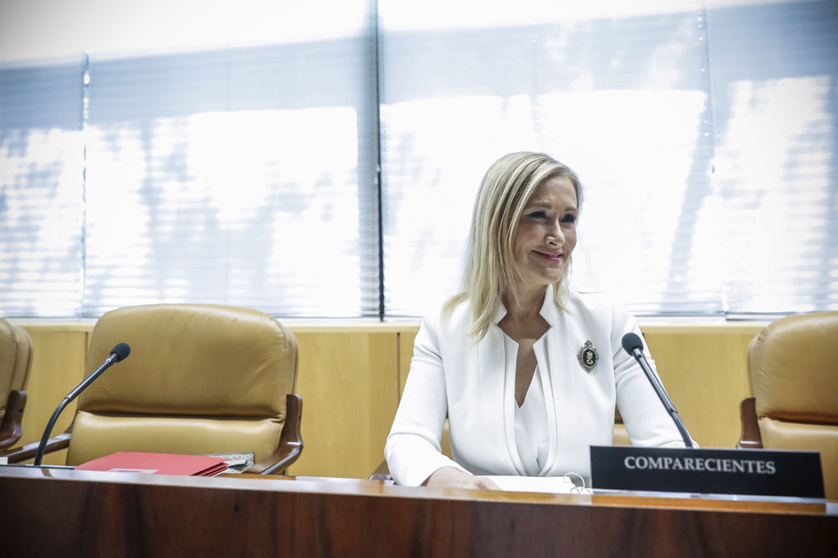 La presidenta regional, Cristina Cifuentes, al inicio de su comparecencia en la comisión de investigación por corrupción de la Asamblea de Madrid