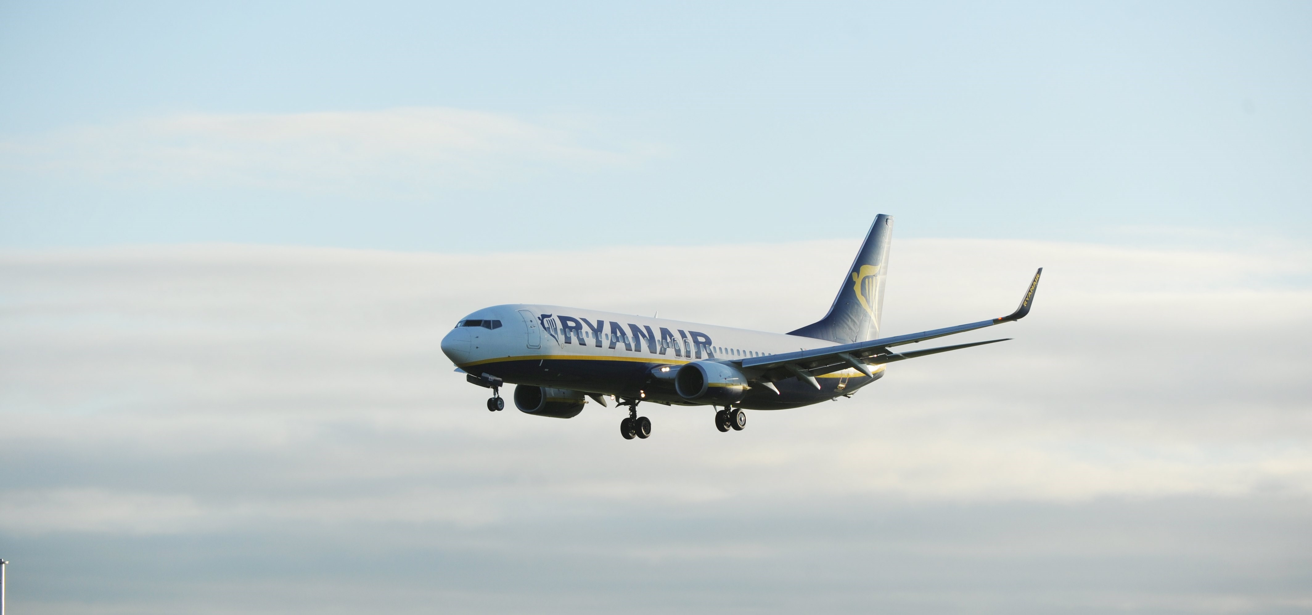 Un avión de Ryanair aterriza en el aeropuerto de Dublín (Irlanda)