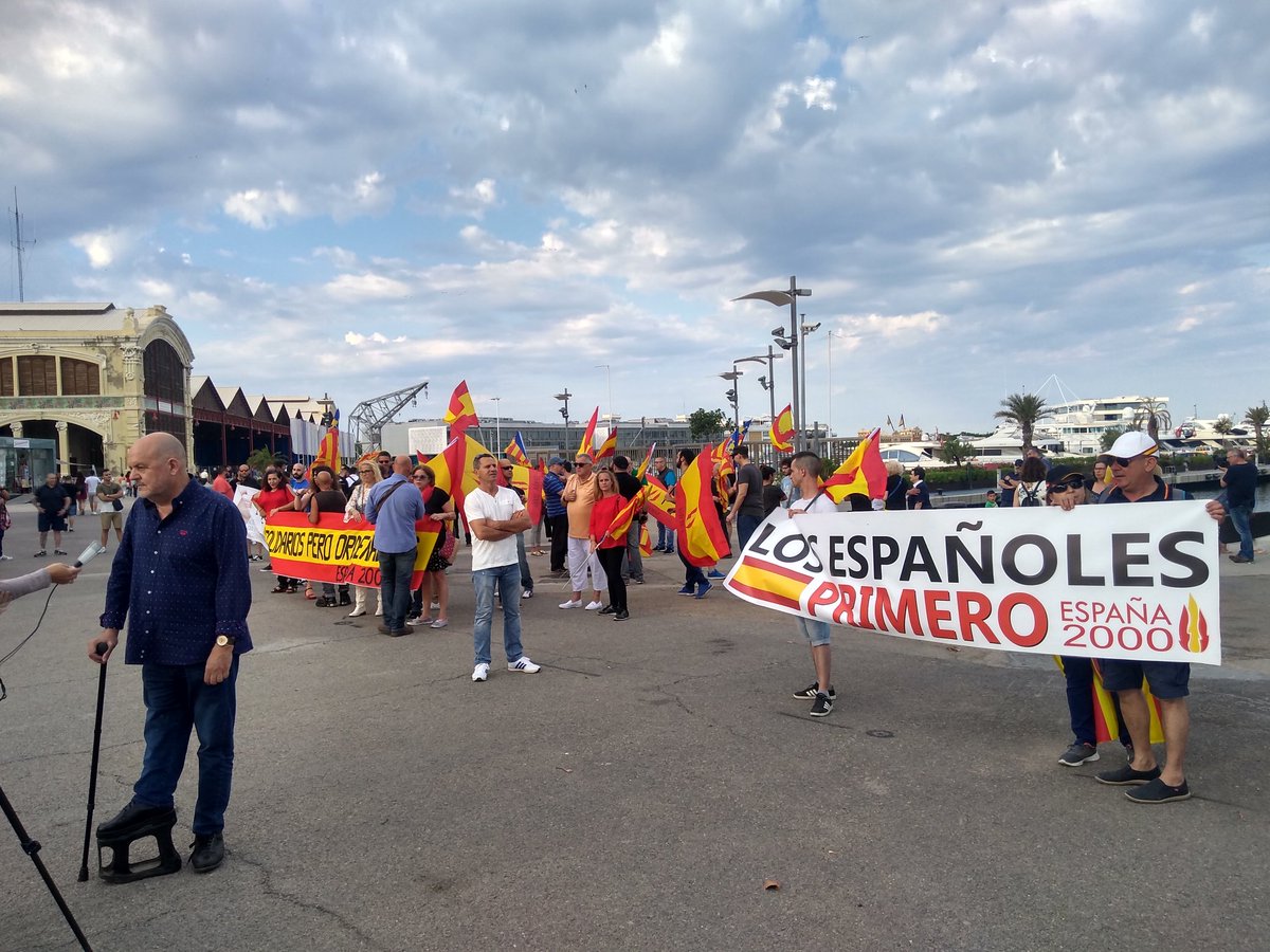 Poca asistencia en la concentración nazi en el Puerto de Valencia