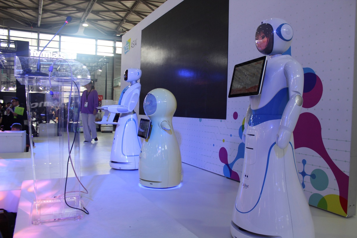 Presentación de varios robots en la feria CES de Shanghái, uno de los eventos tecnológicos más importantes de Asia