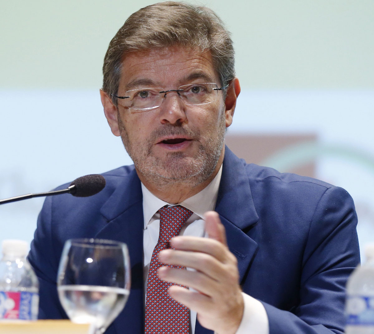 El ministro de Justicia, Rafael Catala, critica la ética de Moix durante su intervención en la XIV Asamblea Nacional de Graduados Sociales