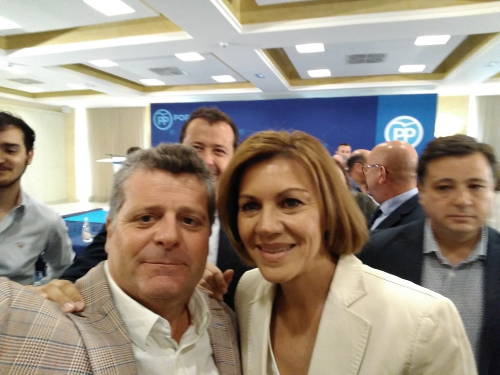 El selfie de César García con María Dolores de Cospedal