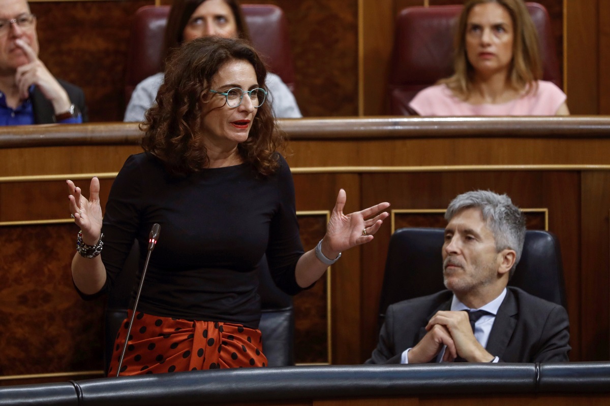 La ministra de Hacienda, María Jesús Montero, en la sesión de control en el Congreso de los Diputados, esta mañana en Madrid