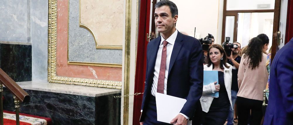 Pedro Sánchez, a su llegada a la sesión de control en el Congreso de los Diputados, esta mañana.