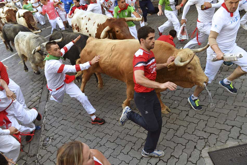 Un momento de uno de los encierros de los Sanfermines 2017.