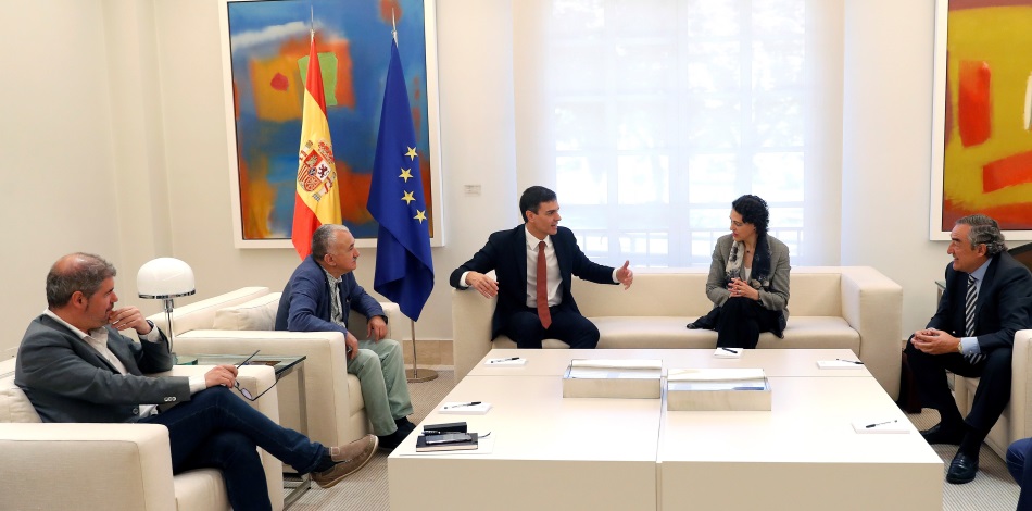 Sindicatos y responsables de la patronal en una reunión con Pedro Sánchez en Moncloa