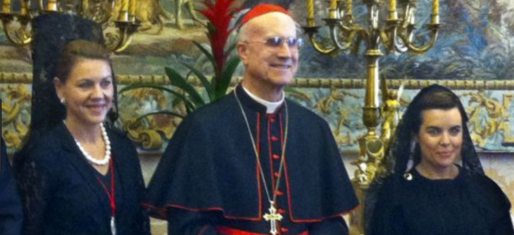 María Dolores de Cospedal y Soraya Saénz de Santamaria con mantilla.