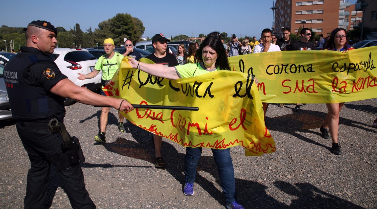 Torra se suma a la concentración de ANC y Òmnium contra el Rey en Tarragona