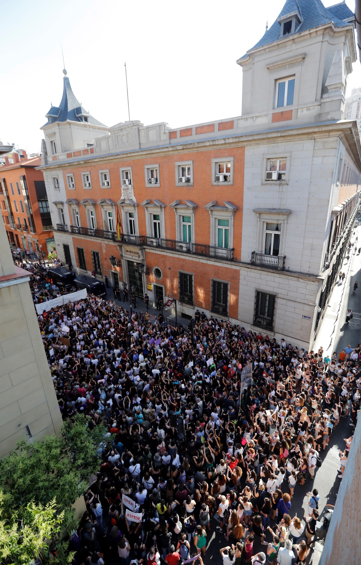 Manifestación de mujeres ante el Ministerio de Justicia por la puesta en libertad de 'La Manada'