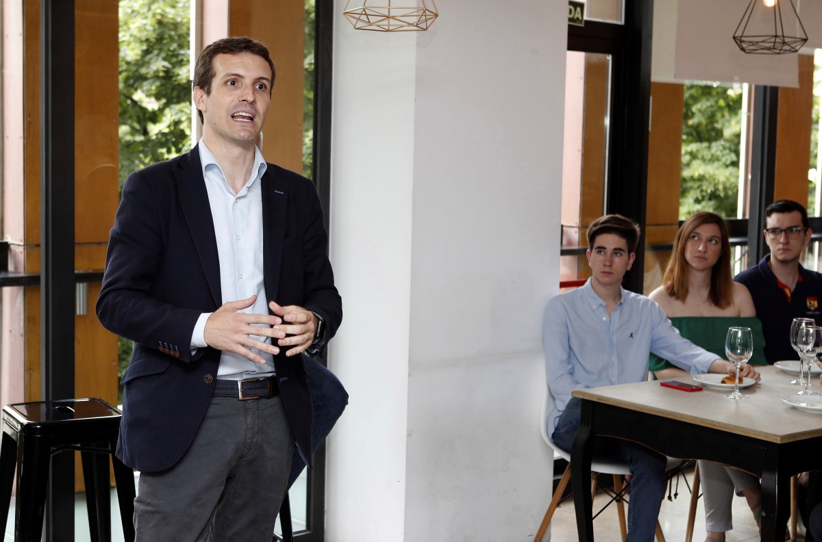 El candidato a la Presidencia del PP Pablo Casado visitó hoy Zaragoza en el marco de la campaña que está llevando a cabo para recabar el voto de los afiliados del Partido Popular.