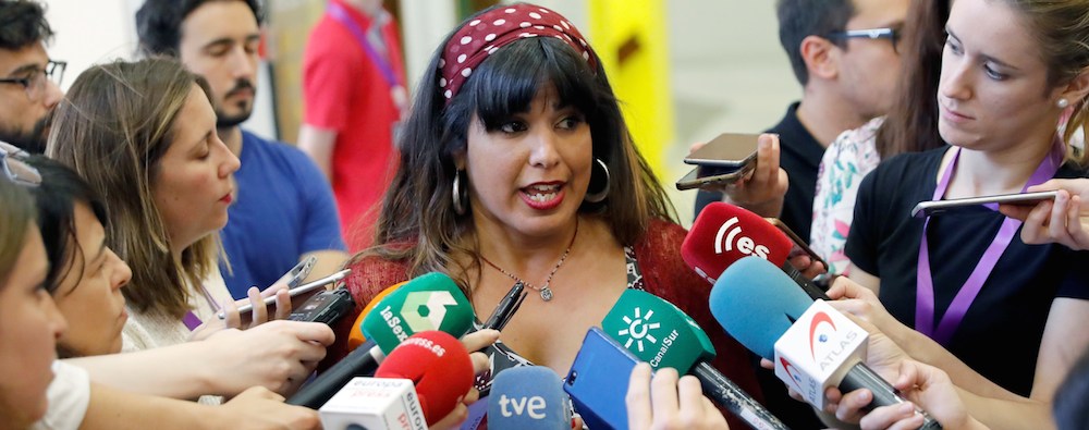 La coordinadora de Podemos Andalucía, Teresa Rodríguez, atiende a los periodistas.