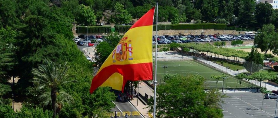 Bandera de España en el acto de homenaje a las víctimas del terrorismo