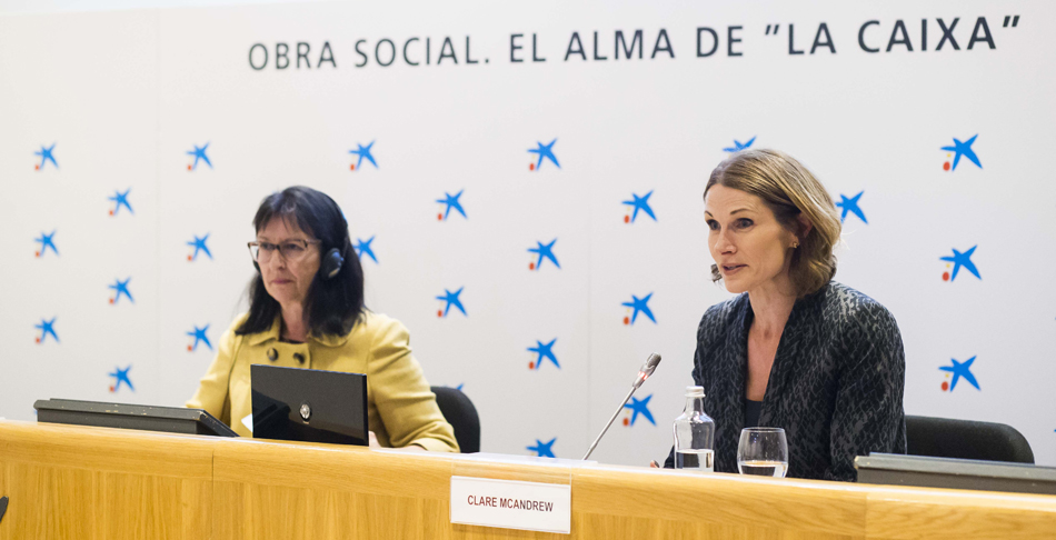 La directora adjunta de la Fundación La Caixa, Elisa Durán; y la autora del informe, Clare McAndrew, directora de Arts Economics.