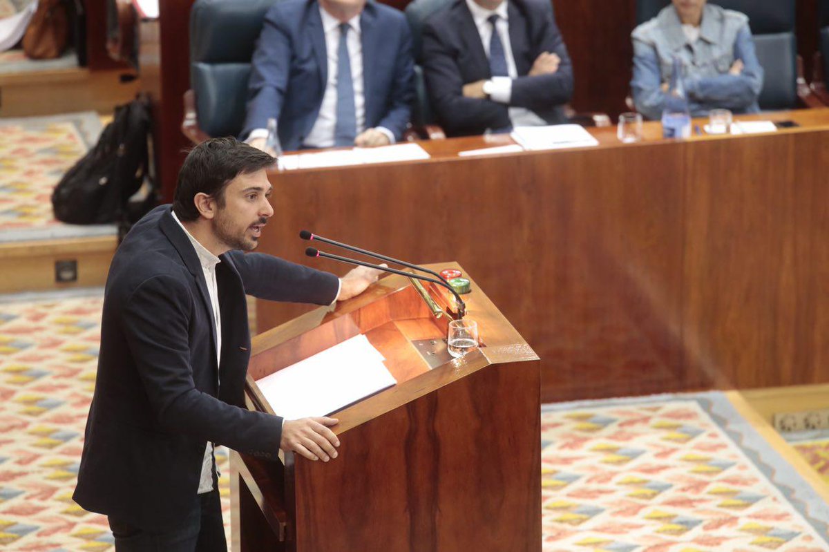 Ramón Espinar interviene en la Asamblea de Madrid durante la moción de censura contra Cristina Cifuentes.