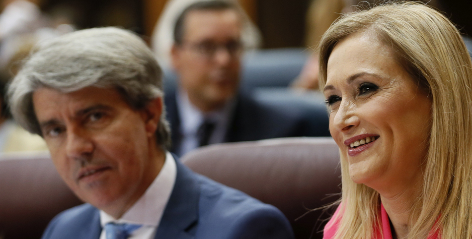 La presidenta de la Comunidad de Madrid, Cristina Cifuentes, junto al portavoz y consejero de Presidencia y Justicia, Ángel Garrido. 