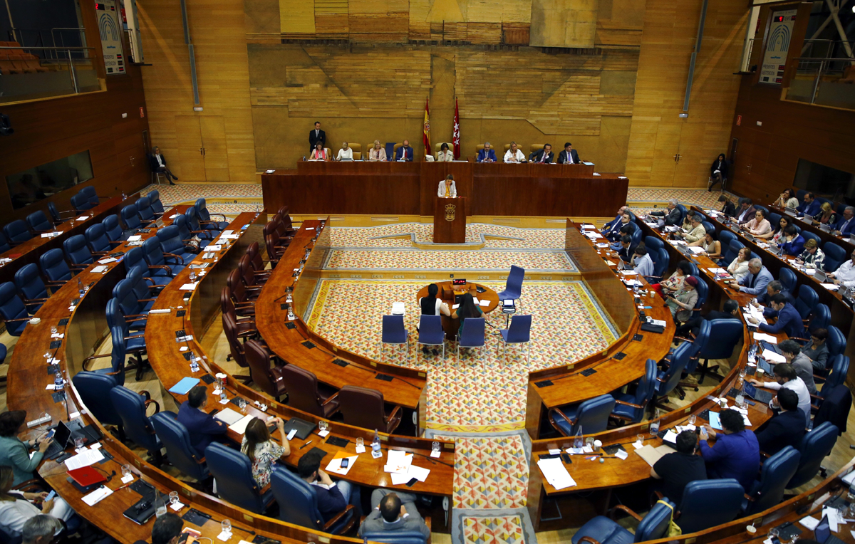 La bancada del PP vacía al abandonar todos los diputados y miembros del Gobierno regional en medio de la moción de censura de Podemos