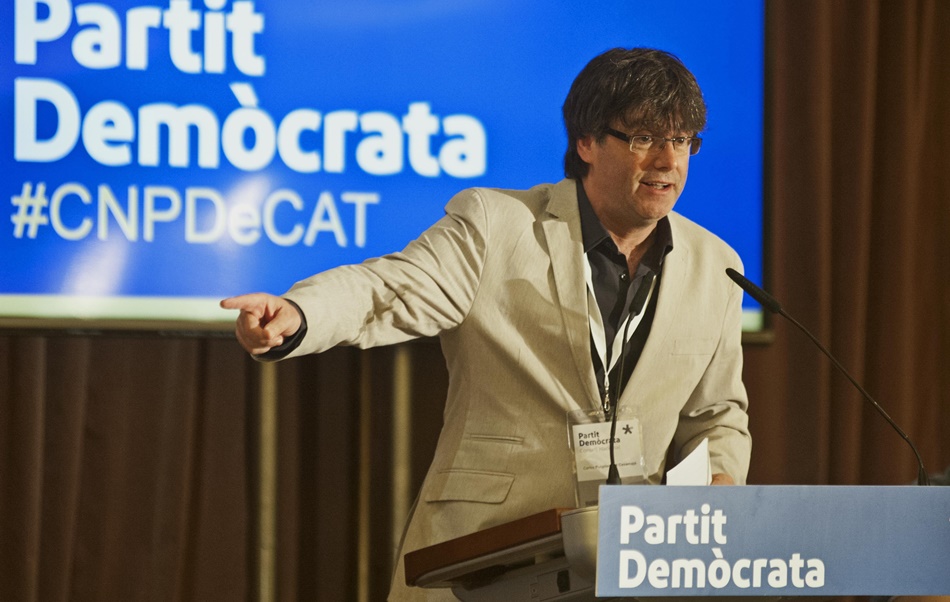 El presidente de la Generalitat, Carles Puigdemont, durante su intervención  en el Consell Nacional del PDeCAT celebrado en Lloret de Mar. 