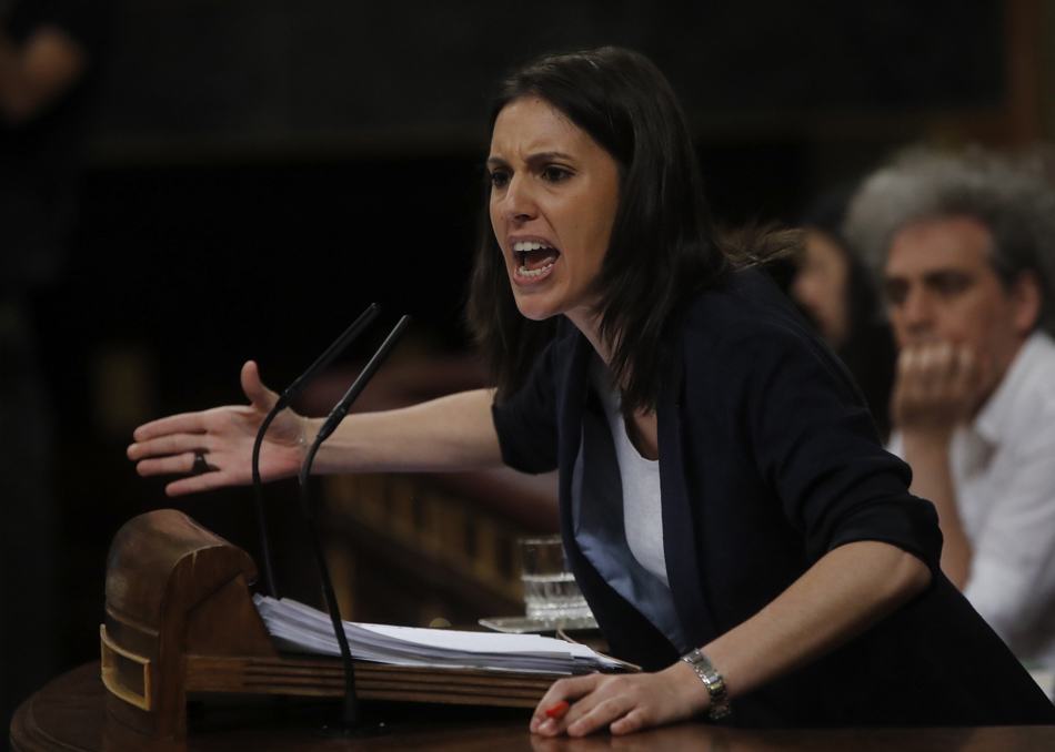 La portavoz de Unidos Podemos, Irene Montero, durante su intervención en la moción de censura contra Mariano Rajoy