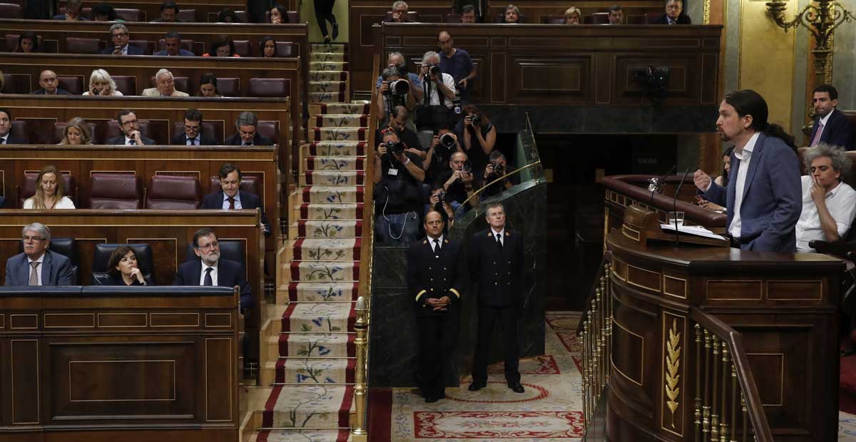 El líder de Podemos, Pablo Iglesias, durante su intervención en el Congreso de los Diputados para defender su programa de gobierno, en el debate de la moción de censura de Unidos Podemos contra Mariano Rajoy. 