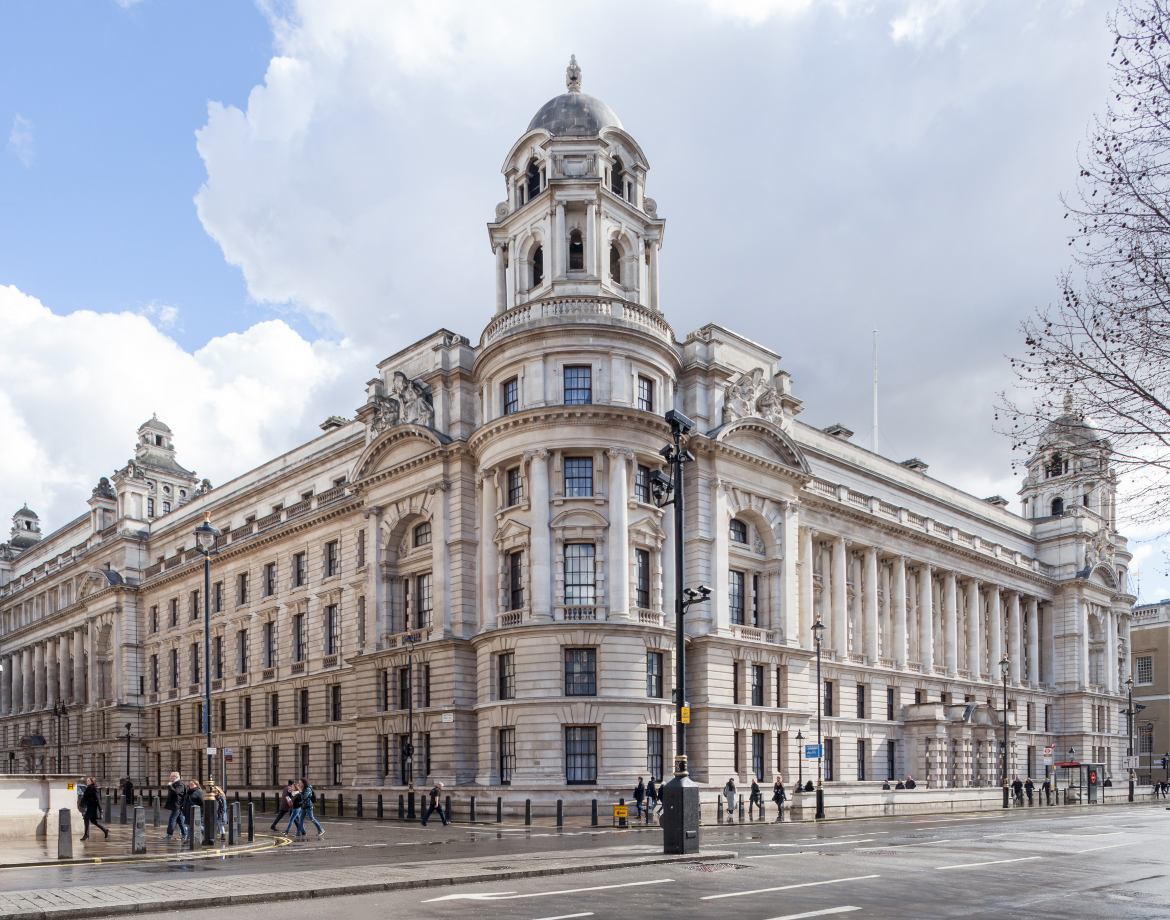Old War Office, con una elegante fachada "Eduardiana" con vistas a Whitehall, se sitúa a poca distancia de la Abadía de Westminster, del 10 de Downing Street