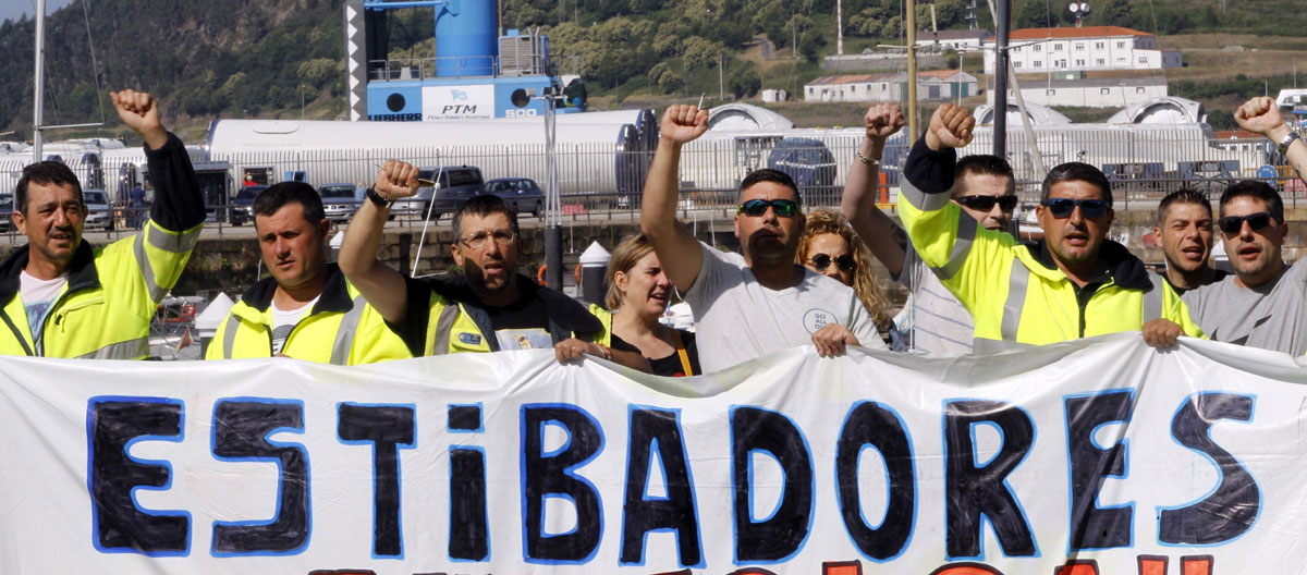 Estibadores en el puerto de Algeciras durante la manifestación 