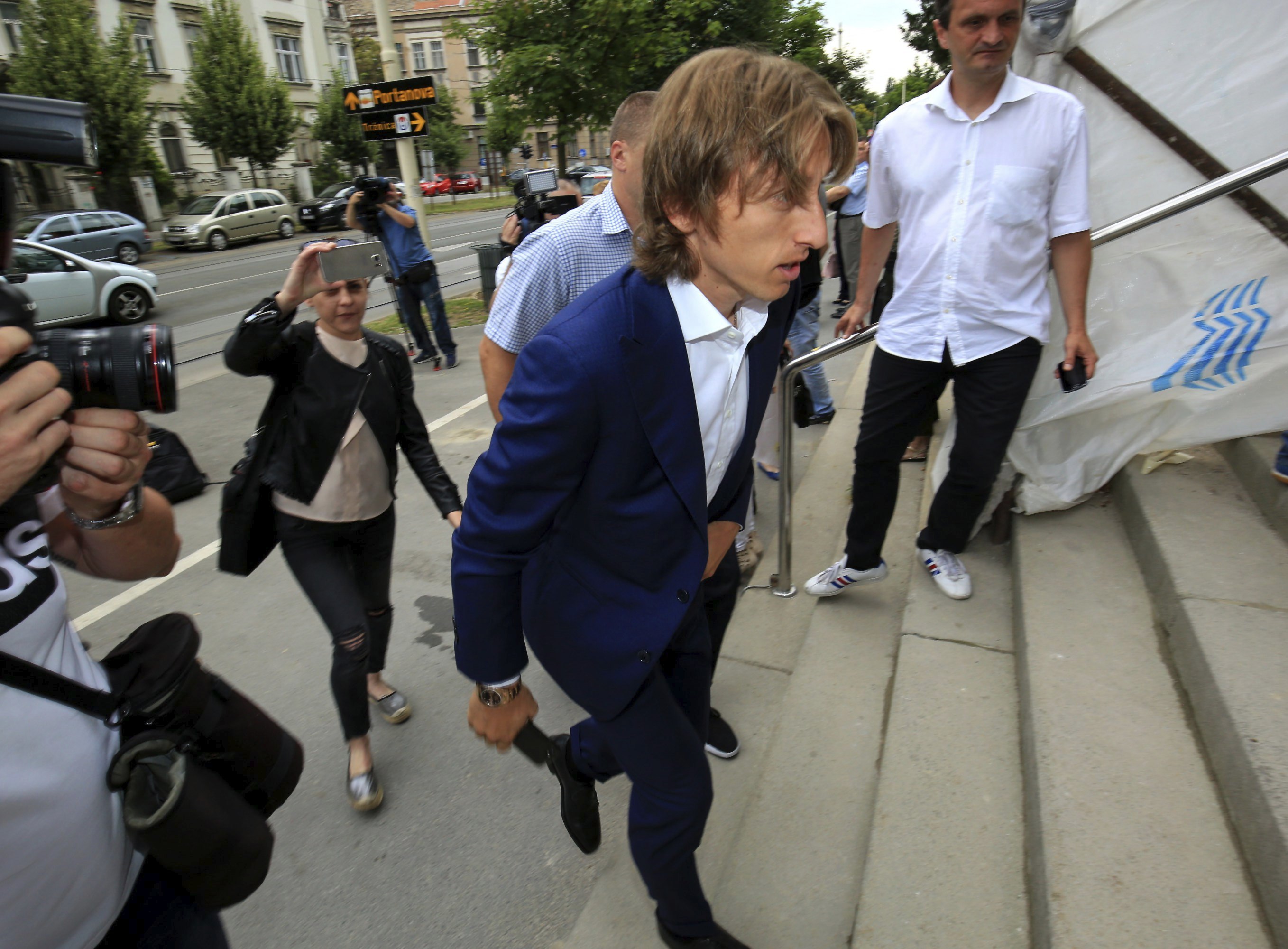 El futbolista croata del Real Madrid Luka Modric en su llegada al tribunal para testificar en el juicio contra Zdravko Mamic, expresidente del Dinamo de Zagreb
