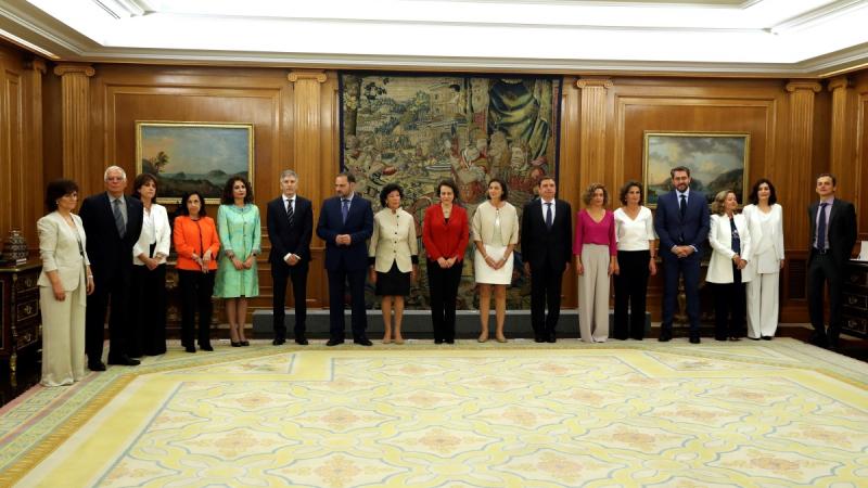 Los nuevos ministros designados por Pedro Sánchez esperan para prometer su cargo ante el Rey Felipe Felipe VI fuente EFE