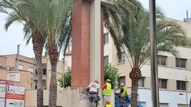 Retirada de una cruz franquista en una localidad de Castellón