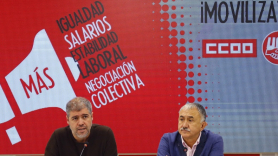 Los secretarios generales de UGT y CCOO, Pepe Álvarez (d) y Unai Sordo (i)