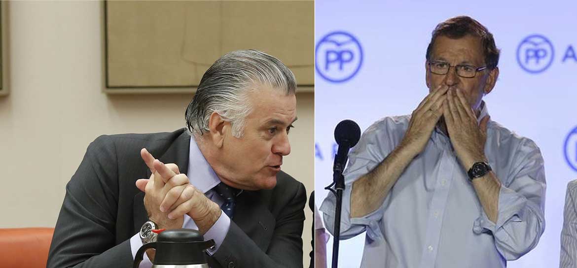 Un año separan estas fotos. A la izquierda, Bárcenas en la comisión de investigación del Congreso. A la derecha, Rajoy celebra la victoria en las generales el 26J