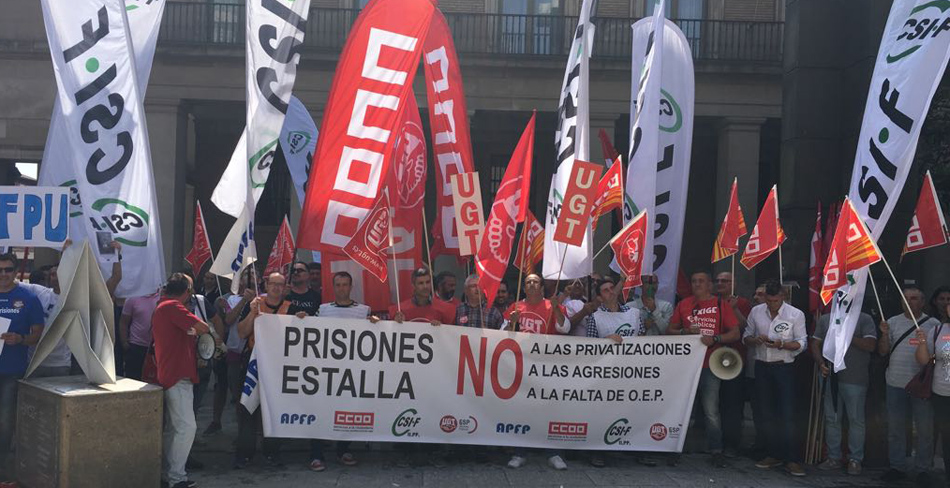Funcionarios de Prisiones ante la Subdelegación del Gobierno en Zaragoza