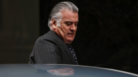 Luis Bárcenas entrando en su vehículo en una imagen de archivo.