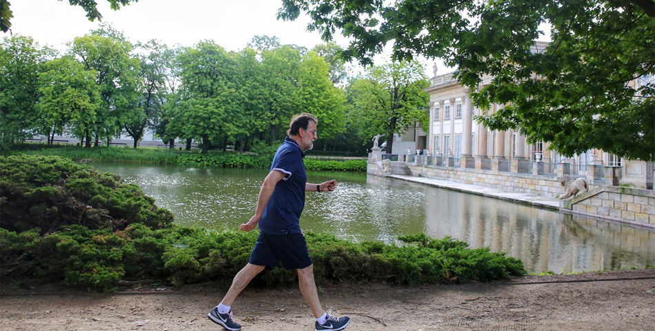 El presidente del Gobierno, Mariano Rajoy, en su caminata matinal en Varsovia