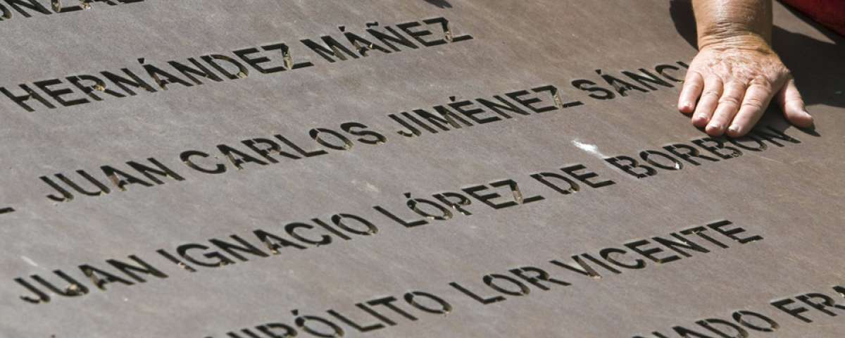 Monumento conmemorativo en Zaragoza en honor a los soldados fallecidos en el accidente del Yak-42.
