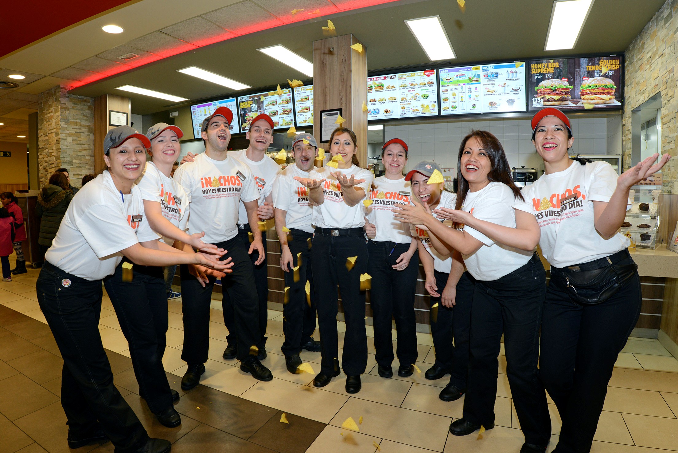 Un equipo de trabajadores de Burger King
