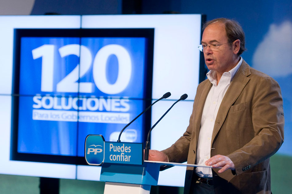 Pío García-Escudero durante su intervención en la Convención municipal del PP