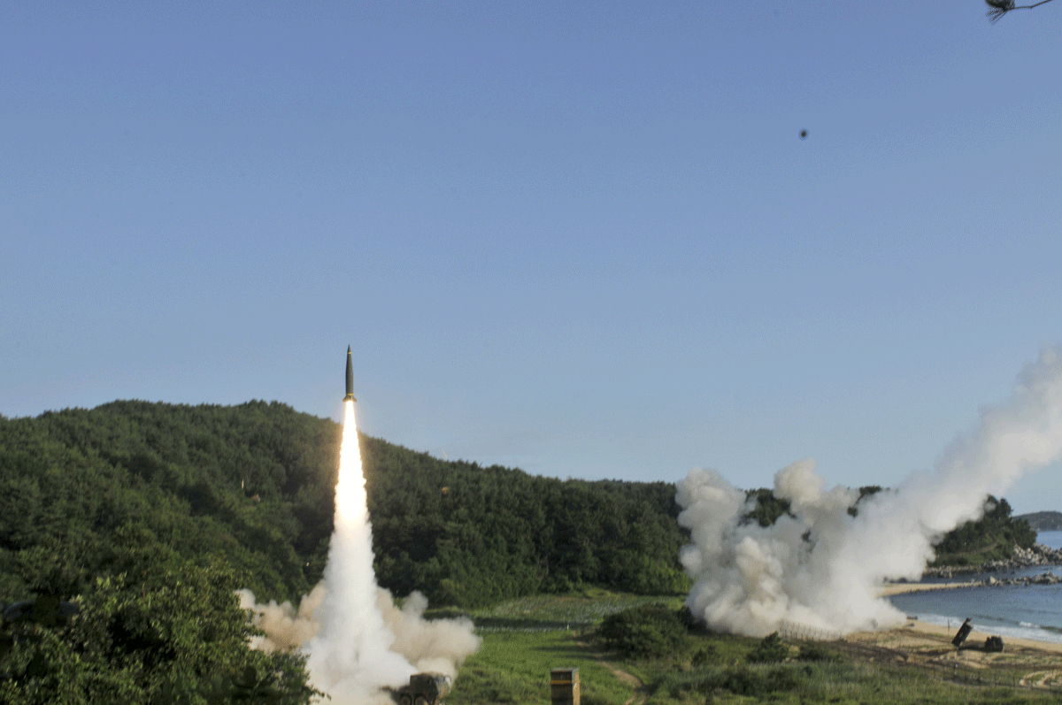 Lanzamiento de un misil  en el ejercicio conjunto de lanzamiento de precisión entre Corea del Sur y Estados Unidos, en la costa este de Corea del Sur,