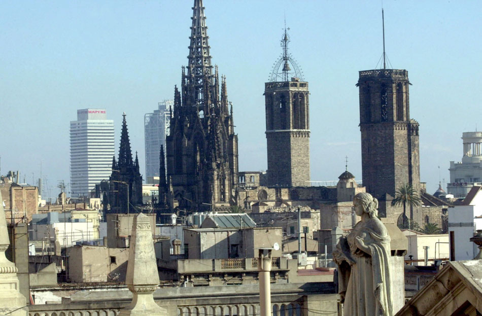 Vista general de Barcelona, con las torres de la catedral en primer plano.
