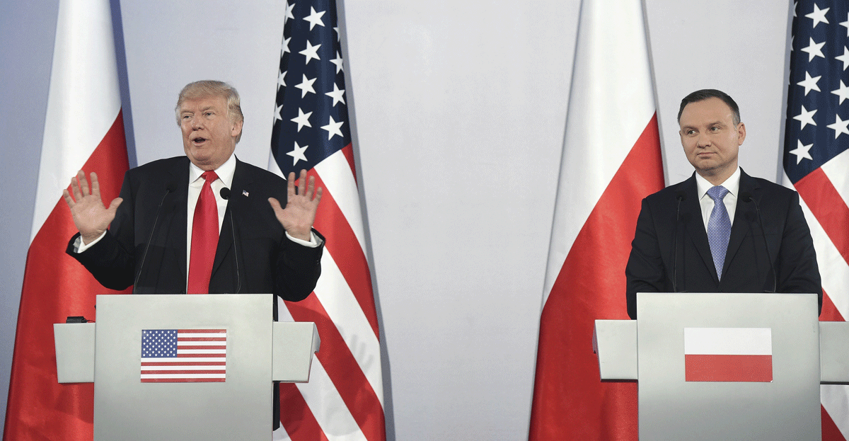 El presidente polaco, Andrzej Duda, y el presidente de Estados Unidos, Donald J. Trump, durante una rueda de prensa conjunta después de su reunión en el castillo real de Varsovia.
