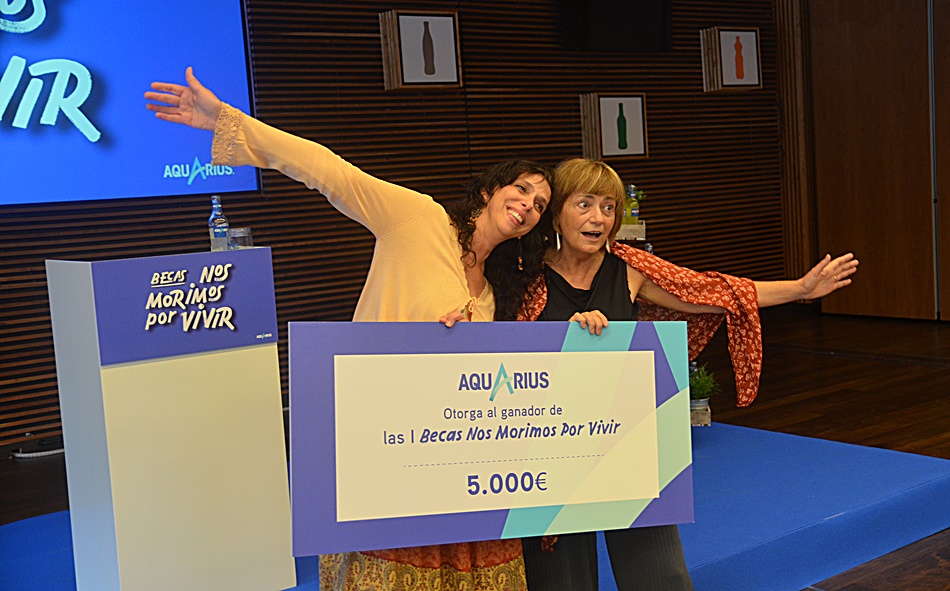 Elsa Varona (izquierda) y Gabriela Wainsberg, ganadoras de la primera beca Aquarius 'Nos morimos por vivir'.