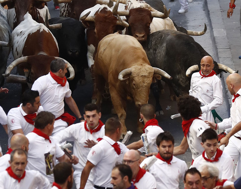 Primer encierro de San Fermín 2017 con toros de Cebada Gago. EFE